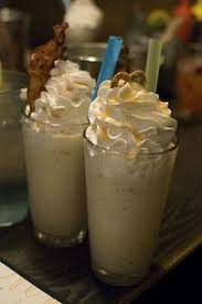 Recette De Milkshake Caramel Beurre Sale Simple Et Rapide Recette Milk Shake Recette Recettes De Boissons