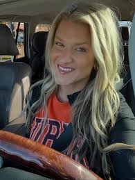 Hair Stylist with Incredible Grip Takes a Hold