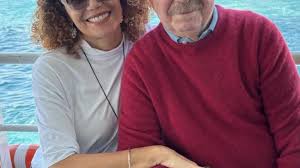 Aos 81 anos, jornalista da Record aproveita férias com a namorada em Istambul: ‘Eu e ela’