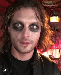 Travis Lance's Instagram, Twitter & Facebook