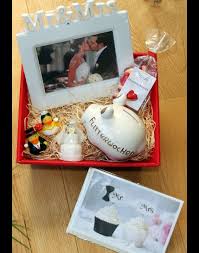 Hochzeitsgeschenk Zum Geld Verschenken Eine Susse Und Zugleich Lustige Geschenkidee Zur Hochzeit Oder Geschenke Zur Verlobung Geschenke Geschenke Basteln