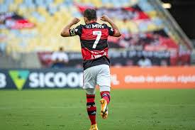 Foi eleito o melhor jogador do campeonato brasileiro, vencendo o prêmio craque do brasileirão, por dois anos consecutivos, 2013 e 2014. Confira A Possivel Escalacao Do Flamengo Contra O Coritiba
