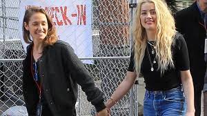 When asked what she learned while navigating this difficult year, the aquaman actress said. Amber Heard Mit Neuer Freundin Glucklich Beim Blumenkauf Promiflash De