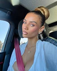 Virgo Season🤍 ♍️ Comment gold & ill dm you outfit details  https://liketk.it/4OYtx · Jena Frumes · Facebook