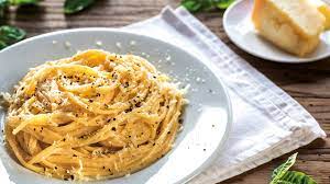 Bucatini al cacio e pepe. Ricetta Pasta Cacio E Pepe Versione Tradizionale Alitalia Discover Italy