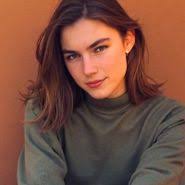 Valea Fenrys: Lebenslauf, Bücher und Rezensionen bei LovelyBooks