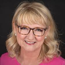 Dana Dillard's Instagram, Twitter & Facebook