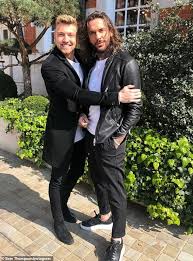 Pete wicks has hinted that sam thompson isn't back with his cheating ex zara mcdermott. Sam Thompson Enjoys A Bubble Bath With Pete Wicks As He Shares Naked Snap With