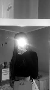 Black And White Mirror Selfie With Flash Iphone Wallpaper Panosundaki Pin