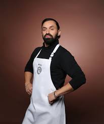 Παρουσιάζει 42525 άρθρα σχετικά με: Masterchef 5 Poios Einai O Nikos Skordakhs Poy Kerdise Thn Karta Asylias Zwh Iefimerida Gr