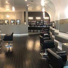 La distanciation physique à l'entrée et dans le salon : Ashka Salon Plus Hair Salons 21190 Pontiac Trl South Lyon Mi Phone Number