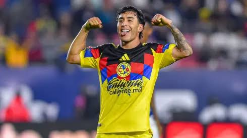 ESTE ZENDEJAS ESTÁ ENCENDIDO!! 🦅 En sus últimos 6 encuentros con el América, Alejandro Zendejas ha estado imparable: ✓ Asistencia frente a Pachuca. ⚽ Gol ante Chivas. ✓ Pase de gol contra