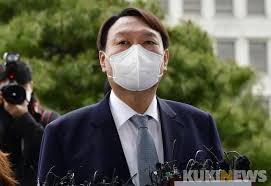 윤 전 총장 측은 'x파일' 논란과 관련해 거리낄 게 없다는 입장이다. L8d2jwur Zb M