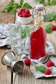 Himbeerlikor Rezept In 2020 Himbeeren Rezepte Himbeerlikor Rezept
