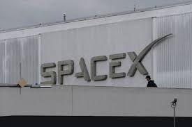 The commercial space company spacex is developing its dragon capsule to carry cargo, and eventually people, to orbit. Speodgegnhhc0m