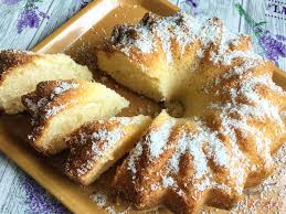 Sehr Leckerer Und Saftiger Gugelhupf Mit Kokosraspeln Ein Tassenrezept Top Rezepte De Rezept In 2020 Tassenrezepte Kochen Und Backen Lecker