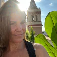 Buenos días! Las personas que utilizan Booking en sus reservas, que tal les  va?? Yo dejé de usarla hace años y me estoy planteando usarla de nuevo.  Pero antes quiero saber las