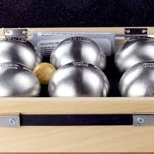 Offrez une triplette de boules de pétanque personnalisées et uniques, au nom de la personne à qui elles sont destinées. Coffret Boules De Petanque Grave Ideecadeau Fr