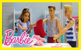 Una barbie astronauta, quella con le fattezze di cristoforetti, che avrà lo scopo di motivare bambine e ragazze ad intraprendere la sua carriera. Barbie Videos Watch Barbie Shows Movie Trailers Music Videos And More