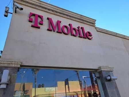 T-Mobile Victory & Van Nuys: Neighborhood Store in Van Nuys, CA