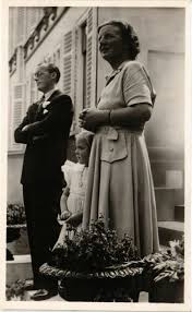 Hij beweerde daarin dat alexia ongeveer tien, vijftien jaar was, toen hij zijn echtgenote koningin juliana over haar inlichtte. Pin On Vintage