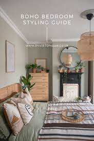 Light green bedroom sage traditional with muted color blue. Comment Coiffer Une Chambre Boheme Room Ideas Bedroom Sage Green Bedroom Bedroom Decor