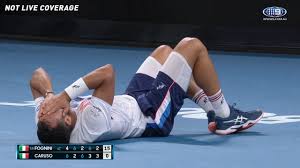 Postpartita caldo a melbourne dopo la sfida del secondo turno di australian open tra fabio fognini e salvatore caruso. Video Fognini Jumps Net To Check On Countryman