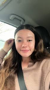 Leslie Chamberlin's Instagram, Twitter & Facebook