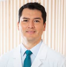 Atención comunidad #MedUC! Este viernes 25 de septiembre a las 17.00, el  doctor César Luna, oftalmólogo de la Escuela de Medicina UC, estará  transmitiendo a través de un Facebook Live sobre la