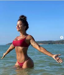 Moda fitness para seu exercício não parar! Aline Riscado Surge Em Fotos Com Calcinha Enfiadinha Levanta Os Bracos E Deixa Publico Estarrecido Vibra Fofocas E Famosos