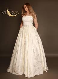We boast over 30 styles to try on in a size 14, and the majority of our dresses can be purchased up to a size 28. Plus Size Vintage Wedding Dresses Fashion Dresses