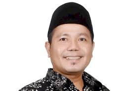 HAKIM KONSTITUSI DAN PROBLEM USIA NEGARAWAN