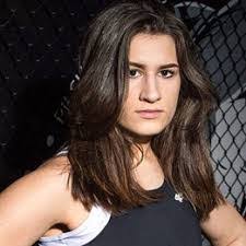 Lauren Reay's Instagram, Twitter & Facebook