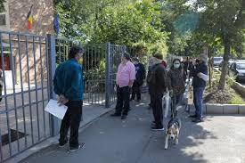 Toate consiliul județean ilfov guvern isu jandarmerie poliție prefecturi primării. Bucuresti Casa De Pensii Ilfov Persoane La Coada Inquam Photos