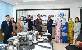 Katanya, kalau buruk perkhidmatan kakitangan awam, maka buruk jugalah imej kerajaan pada mata rakyat. Lawatan Ketua Pengarah Perkhidmatan Awam Negeri Sabah Datuk Datu Rosmadi Datu Sulai Serta Rombongan