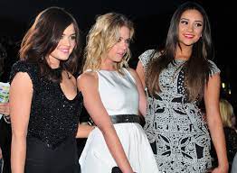 Aber das hält allerdings nicht sehr lange, denn aria hat von seinem größten geheimnis erfahren. Pretty Little Liars Staffel 5 Endlich Wurde Die Identitat Von A Enthullt Spoiler