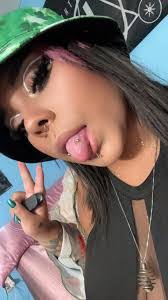 Janelle Neumann's Instagram, Twitter & Facebook