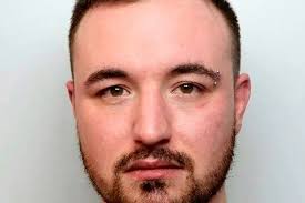 Hairdresser forced to give up job after violent ex carved his neck with  broken mug