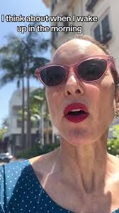 Morning Coffee Talk: Lipstick and Iced Coffee Trends