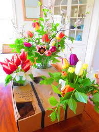 Flower arranging is a fun activity to learn how to do. Q A How Do You Transport Your Floral Arrangements Flirty Fleurs The Florist Blog Inspiration For Floral Designers
