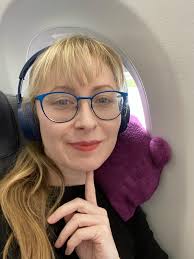 Enroute to Toronto incognito as a blonde with no mascara and my new blue  glasses from Bailey Nelson to frame my eyes, it's funny when I bump into  people who don't recognize