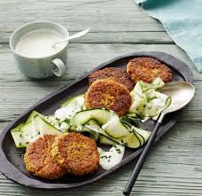 Grunkernfrikadellen Auf Zucchinisalat Fur Thermomix Rezept Zucchinisalat Frikadellen Rezepte