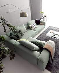 Moss Sofa Embodies The Classic Divan In A New Way Classic Divan Embodies Moss Sofa Grunes Sofa Wohnen Schlafzimmer Einrichten Ideen