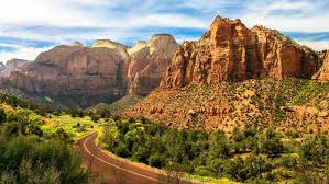 Court of the patriarchs, weeping rock trail, emerald pools trail, canyon overlook trailhead. Zion National Park Sehenswurdigkeiten Hotels Der Blog Zum Reise Planen