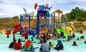 Antara tarikan yang ada di sini adalah splash 'n' swirl yang merupakan gelongsor terbesar di taman tema. 21 Taman Tema Di Malaysia Yang Best Di Setiap Negeri