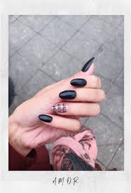 Pin Ot Polzovatelya Mehrnaz Safari Na Doske Nă L ărt Modnye Nogti Hrustalnye Nogti Manikyur