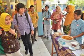 Sama dengan smp pada umumnya di indonesia masa pendidikan sekolah di smpn 35 surabaya ditempuh dalam waktu tiga tahun pelajaran. Pemerintah Kota Surabaya
