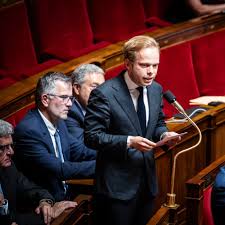 Qui est Charles Alloncle, ce député qui passe sur le grill les pontes de  l'audiovisuel public?