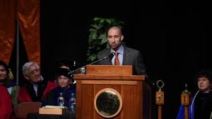 Shaka dingani smart (born april 8, 1977) is an american men's college basketball coach. Shaka Smart Biography Age Teams Coached And Salary