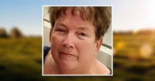 Dee Larson's Instagram, Twitter & Facebook